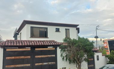 Espectacular Casa a la Venta sector Cumbaya, Urb. Santa Lucía