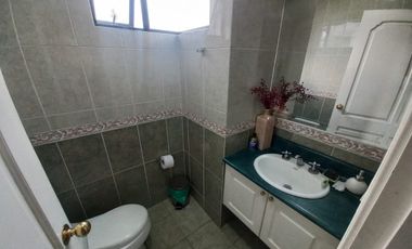 Espectacular Casa a la Venta sector Cumbaya, Urb. Santa Lucía