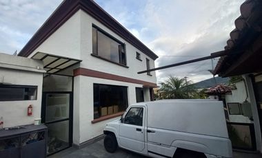 Espectacular Casa a la Venta sector Cumbaya, Urb. Santa Lucía