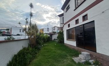 Espectacular Casa a la Venta sector Cumbaya, Urb. Santa Lucía