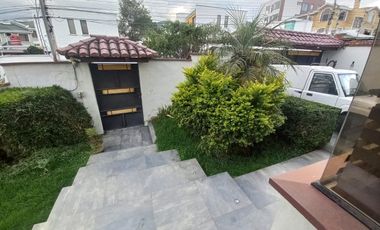 Espectacular Casa a la Venta sector Cumbaya, Urb. Santa Lucía