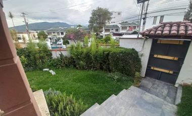 Espectacular Casa a la Venta sector Cumbaya, Urb. Santa Lucía