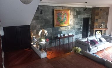 Espectacular Casa a la Venta sector Cumbaya, Urb. Santa Lucía