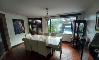 Espectacular Casa a la Venta sector Cumbaya, Urb. Santa Lucía