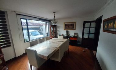 Espectacular Casa a la Venta sector Cumbaya, Urb. Santa Lucía