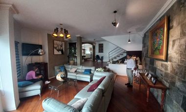Espectacular Casa a la Venta sector Cumbaya, Urb. Santa Lucía