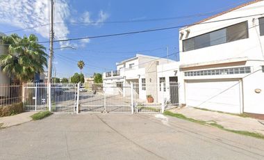Oportunidad Casa en Remate Bancario, Fracc. Paseos de Chihuahua, Chihuahua, Chih., muy cerca de la UACH
