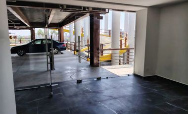 SE RENTA CONSULTORIO O LOCAL COMERCIAL EN CENTRO COMERCIAL MAC IRAPUATO.