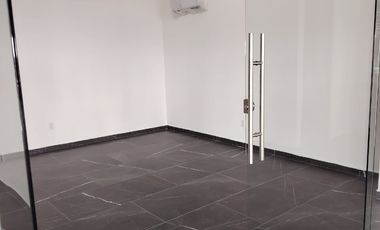 SE RENTA CONSULTORIO O LOCAL COMERCIAL EN CENTRO COMERCIAL MAC IRAPUATO.