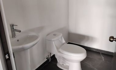 SE RENTA CONSULTORIO O LOCAL COMERCIAL EN CENTRO COMERCIAL MAC IRAPUATO.