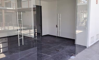 SE RENTA CONSULTORIO O LOCAL COMERCIAL EN CENTRO COMERCIAL MAC IRAPUATO.