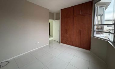 En alquiler departamento de 3 dormitorios en Kennedy. (GC)