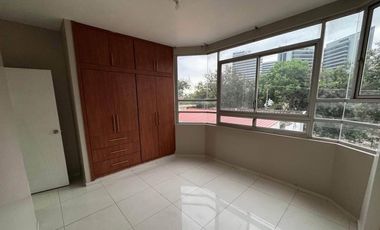 En alquiler departamento de 3 dormitorios en Kennedy. (GC)