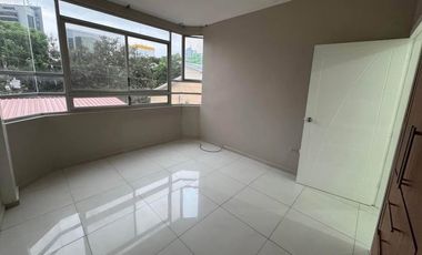 En alquiler departamento de 3 dormitorios en Kennedy. (GC)