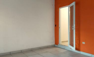 SE RENTA OFICINAS CON BODEGA EN ESQUINA!!! 📍Col Ganadera