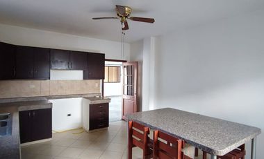 Casa esquinera en alquiler-Urb.Portal al Sol.