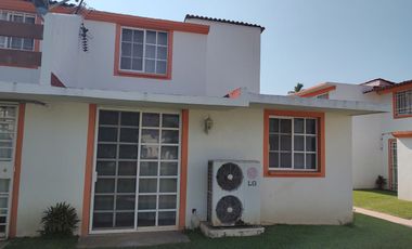 Casa con alberca, fracc. Joyas del Marqués