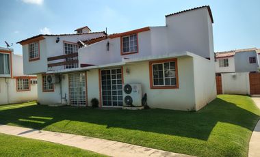 Casa con alberca, fracc. Joyas del Marqués