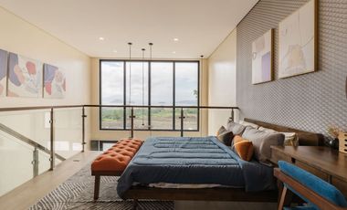 Modern Villa with Taal Lake Views