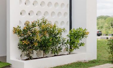Modern Villa with Taal Lake Views
