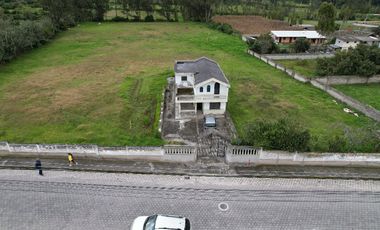 Venta terreno con casa (Cotacachi-Quiroga) área 1.025m2