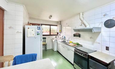Se arrienda casa en sector Av. España, Rucatremo, Curicó. 4 piezas 3 baños