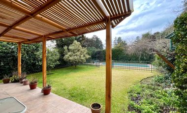 Se arrienda casa en sector Av. España, Rucatremo, Curicó. 4 piezas 3 baños