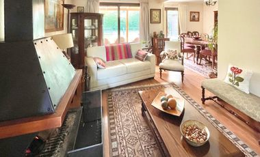 Se vende casa en sector Av. España, Rucatremo, Curicó. 4 piezas 3 baños