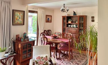 Se vende casa en sector Av. España, Rucatremo, Curicó. 4 piezas 3 baños