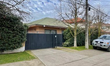 Se vende casa en sector Av. España, Rucatremo, Curicó. 4 piezas 3 baños