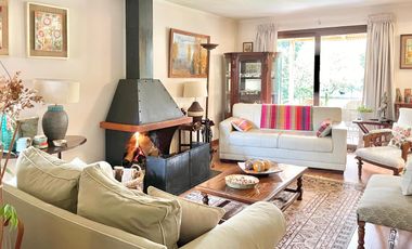 Se vende casa en sector Av. España, Rucatremo, Curicó. 4 piezas 3 baños