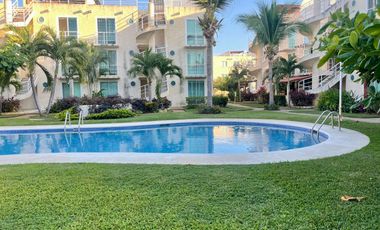 VENTA ¡Departamento en Marina Diamante! 2 recámaras, 1 baño, cocina integral, patio, 1er nivel, condominio con alberca. ¡Ideal para vacacionar!