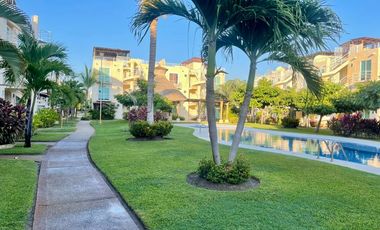 VENTA ¡Departamento en Marina Diamante! 2 recámaras, 1 baño, cocina integral, patio, 1er nivel, condominio con alberca. ¡Ideal para vacacionar!