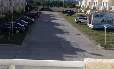 VENTA ¡Departamento en Marina Diamante! 2 recámaras, 1 baño, cocina integral, patio, 1er nivel, condominio con alberca. ¡Ideal para vacacionar!