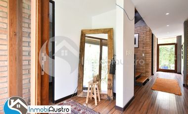 Challuabamba, Venta de Hermosa Casa Estilo Rústico Moderno