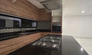 Casa nueva en venta de 1 piso frente a parque con alberca al norte de Mérida