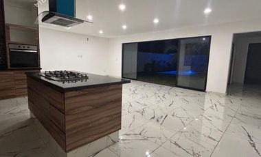 Casa nueva en venta de 1 piso frente a parque con alberca al norte de Mérida
