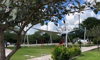 Casa nueva en venta de 1 piso frente a parque con alberca al norte de Mérida