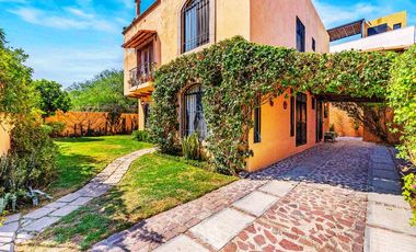 Joya de San Miguel: Casa Kali, Colonial con Jardín Privado