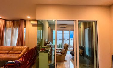 Guaranteed profit when you buy this home! Next to Wellington College and close to golf courses! For sale: Bangkok Boulevard Rama 9–Srinakarin.