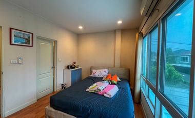 Guaranteed profit when you buy this home! Next to Wellington College and close to golf courses! For sale: Bangkok Boulevard Rama 9–Srinakarin.