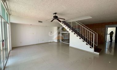 Casa en Venta en Residencial La Hacienda – Atrás de Costco