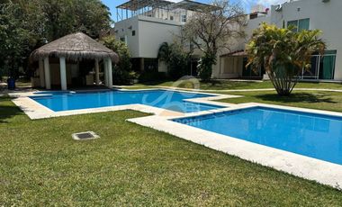Casa en Venta en Residencial La Hacienda – Atrás de Costco
