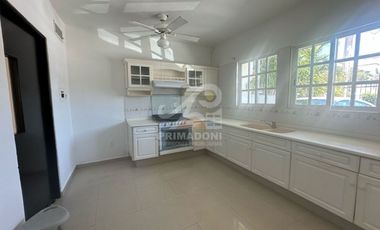 Casa en Venta en Residencial La Hacienda – Atrás de Costco