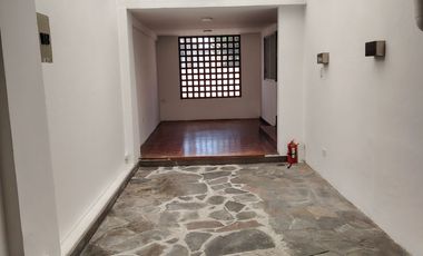 EDIFICIO EN ARRIENDO O VENTA en Centro Norte de Quito Ideal para Negocios o Institutos