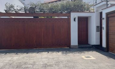 VENDO LINDA CASA DE 326.77M2 FRENTE A PARQUE - MONTERRICO - SÚPER OPORTUNIDAD