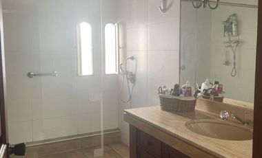 VENDO LINDA CASA DE 326.77M2 FRENTE A PARQUE - MONTERRICO - SÚPER OPORTUNIDAD