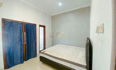 DIJUAL RUMAH MEWAH 2 LANTAI DEKAT SMA BABARSARI SETURAN