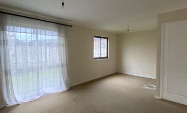 SE ARRIENDA LINDA CASA UBICADA EN VILLA LAS VIOLETAS ENTORNO TRANQUILO Y APACIBLE