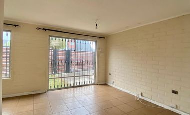 SE ARRIENDA LINDA CASA UBICADA EN VILLA LAS VIOLETAS ENTORNO TRANQUILO Y APACIBLE